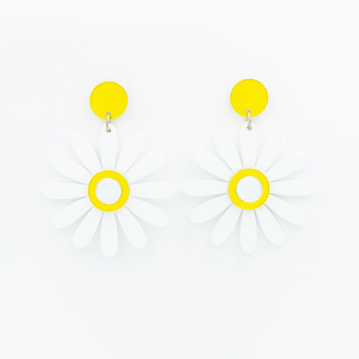 Pendientes Margaritas blancos y amarillos de Glow Creations