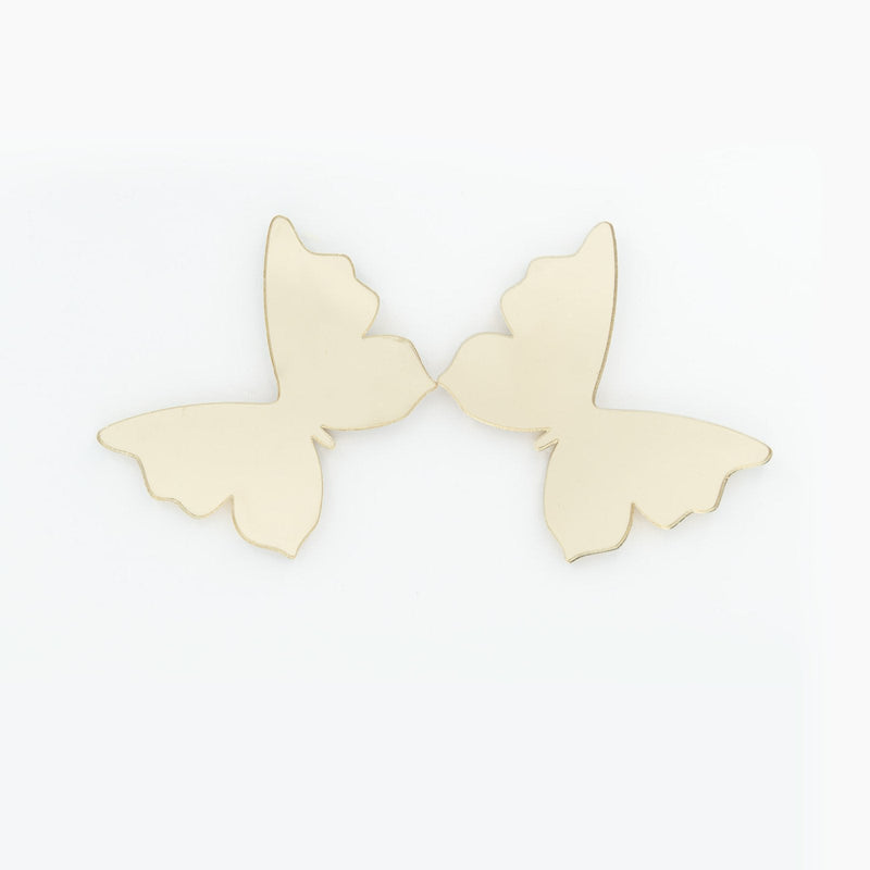 Pendientes Mariposa dorado de Glow Creations con silueta de alas abiertas
