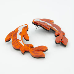 Pez koi naranja