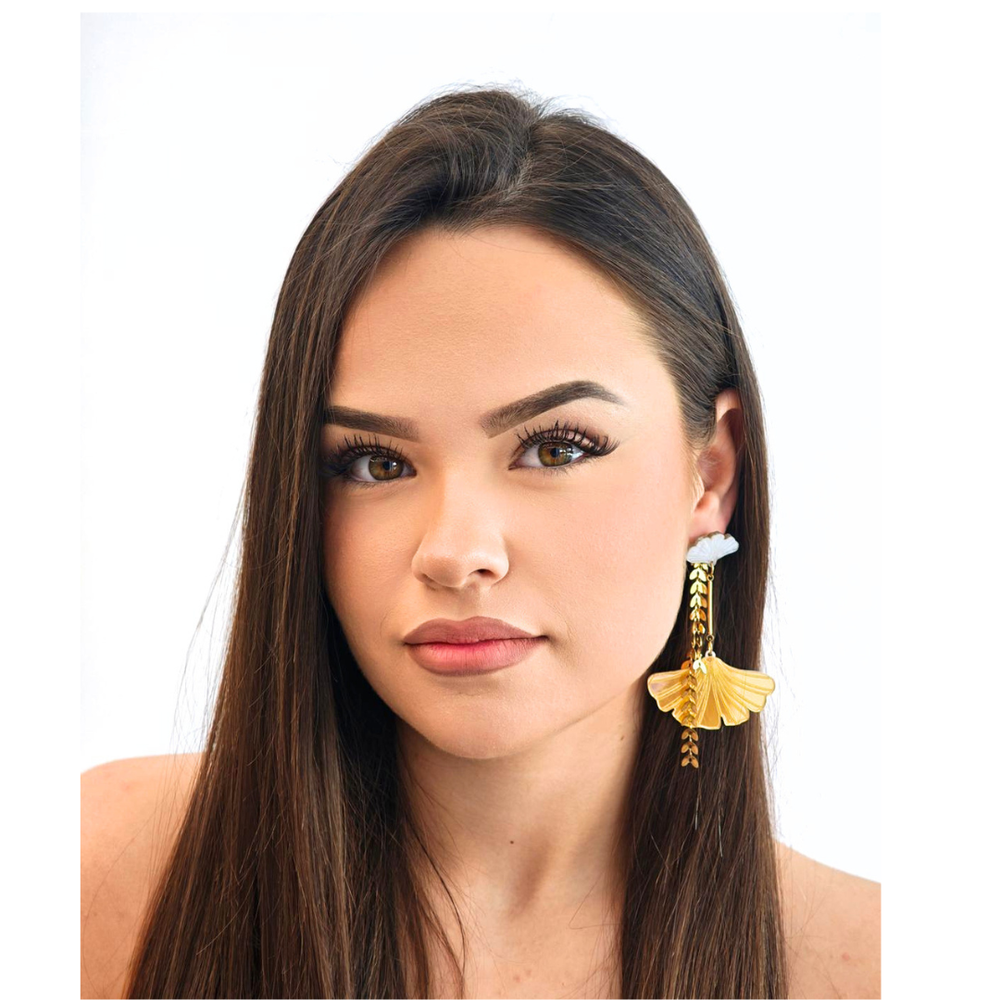 Dalia elegant floral brooch for women, stylish fashion accessor